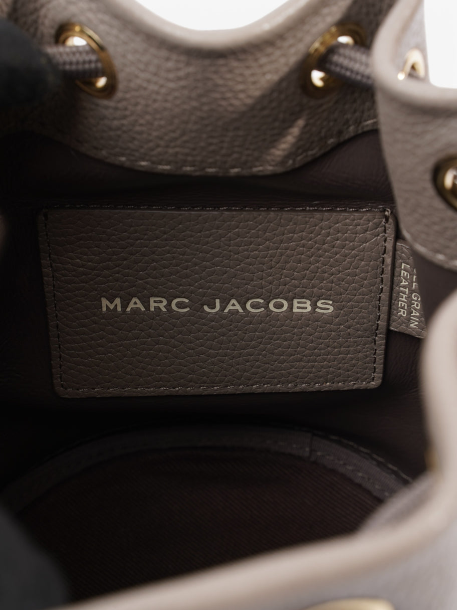 Marc Jacobs The Bucket Bag Cement Calfskin Leather Medium Image 17