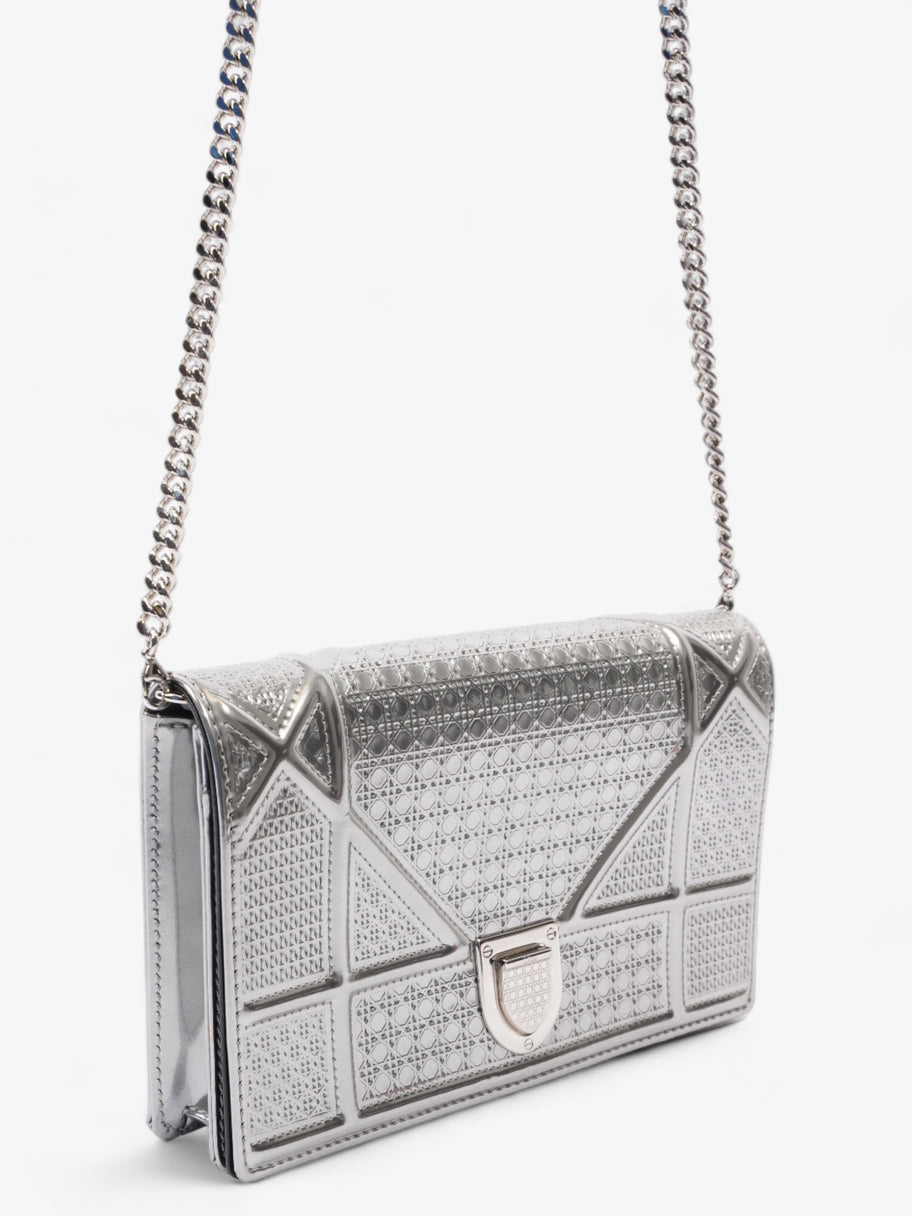 Diorama Wallet On Chain  Silver Patent Leather Image 7