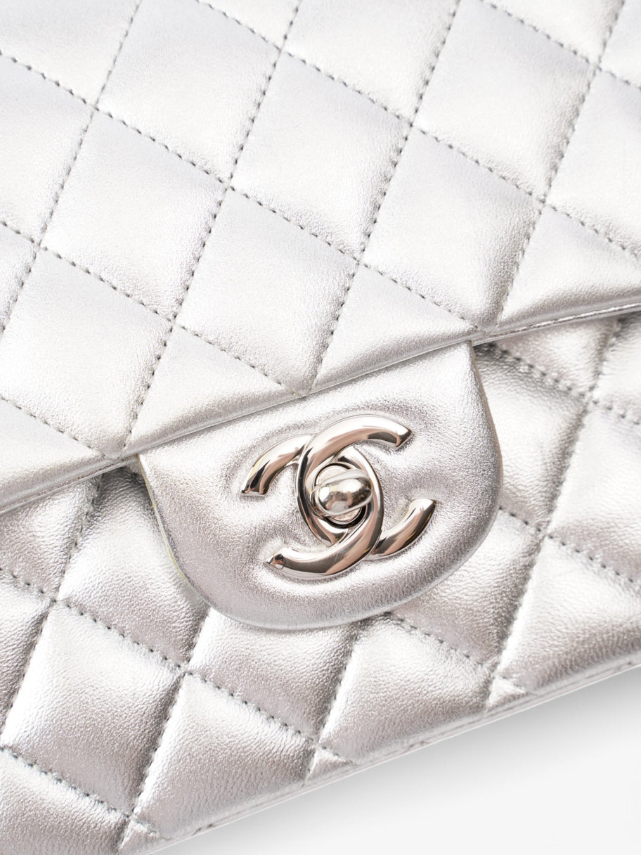 Chanel Classic Flap Silver Leather Medium Image 7