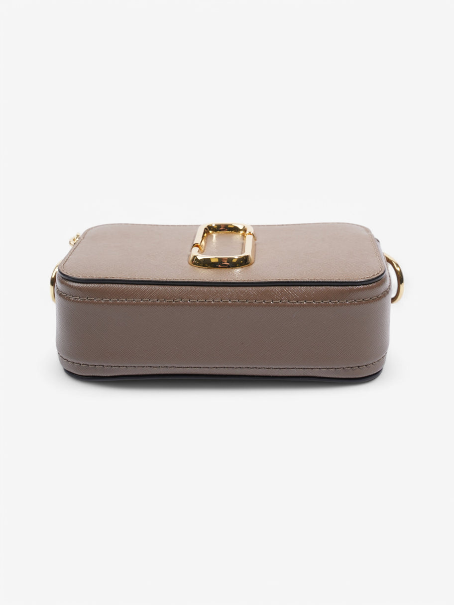 Marc Jacobs The Snapshot Bag Taupe / White Leather Image 6