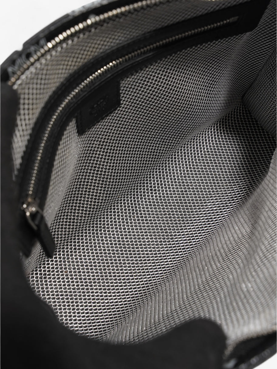 MCM Wash Bag Black / White Leather Image 8
