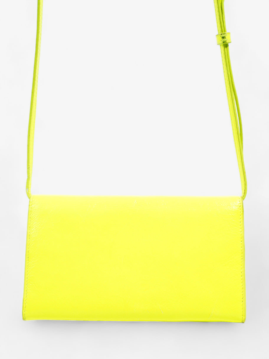 1DR Logo Plaque Neon Yellow Leather Image 4
